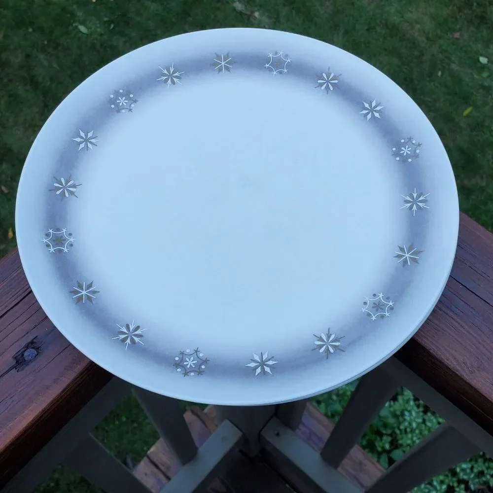 8 ONEIDA DELUXE MCM Melamine Melmac Gold Atomic Snowflake Starburst Plates Lot